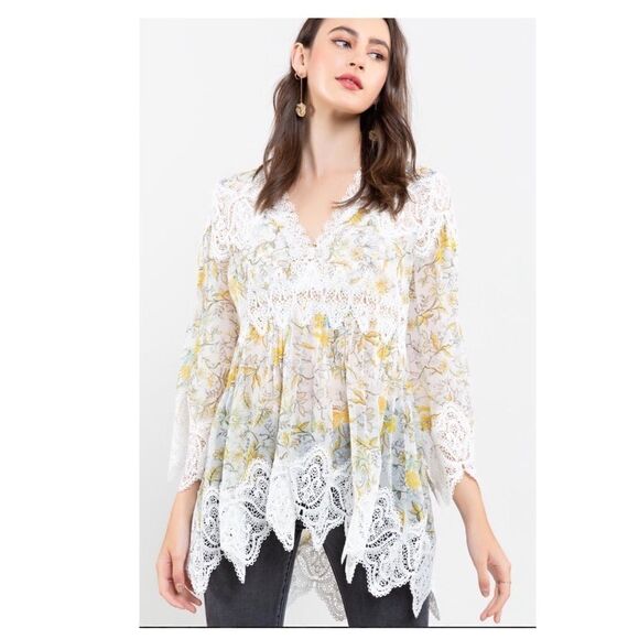 POL Tops - YELLOW floral printed woven tunic with lace trim